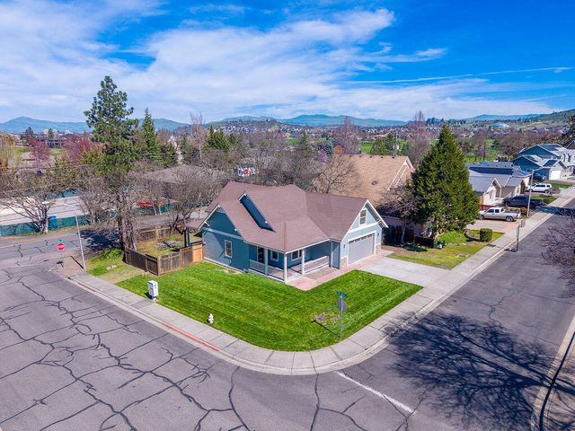 19 Pine Court, Eagle Point, OR 97524