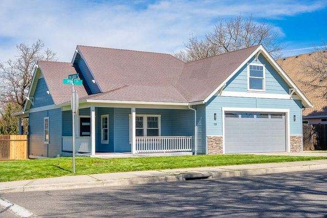 19 Pine Court, Eagle Point, OR 97524