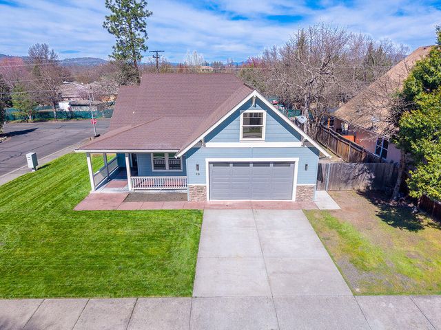 19 Pine Court, Eagle Point, OR 97524