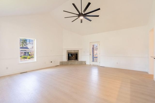 19 Pine Court, Eagle Point, OR 97524