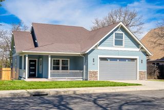 19 Pine Court, Eagle Point, OR 97524