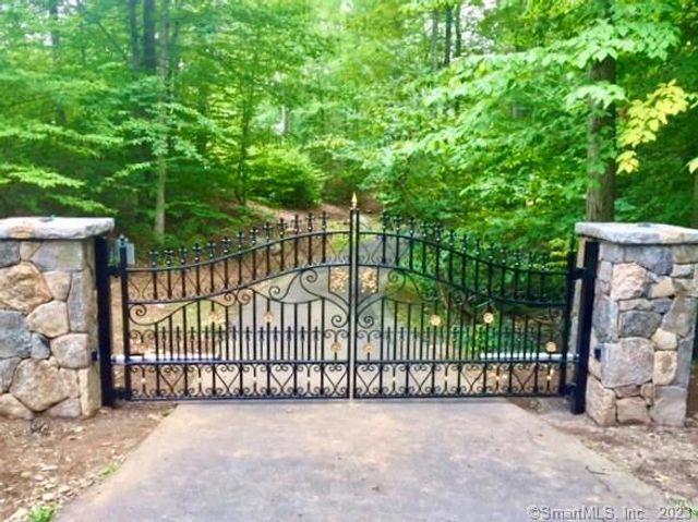 11 Dogwood Lane, Weston, CT 06883