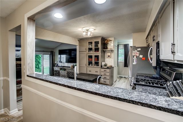 167 S Medina Line Road, Akron, OH 44321