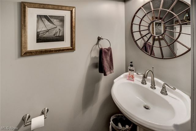 167 S Medina Line Road, Akron, OH 44321