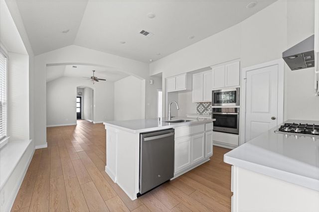 7909 Wild Thicket Drive, Magnolia, TX 77354