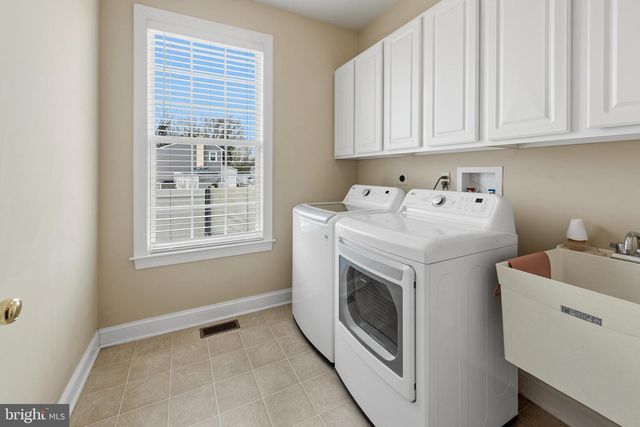 204 COLERIDGE LN, Coatesville, PA 19320