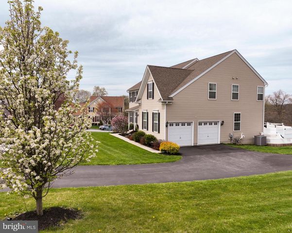 204 COLERIDGE LN, Coatesville, PA 19320