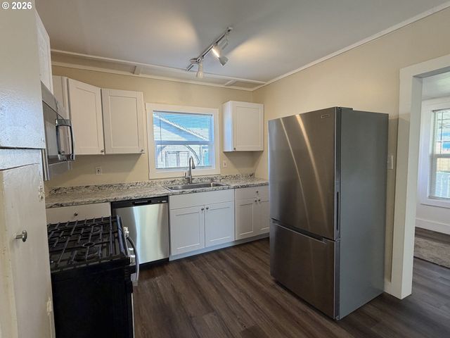 1386 AIRWAY Ave, Sutherlin, OR 97479