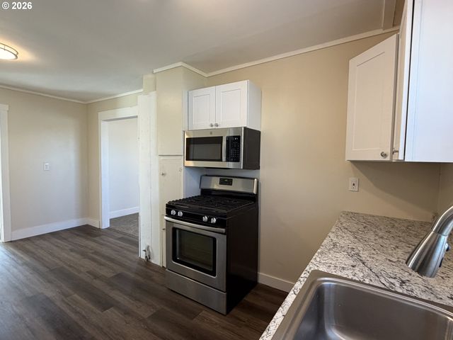 1386 AIRWAY Ave, Sutherlin, OR 97479