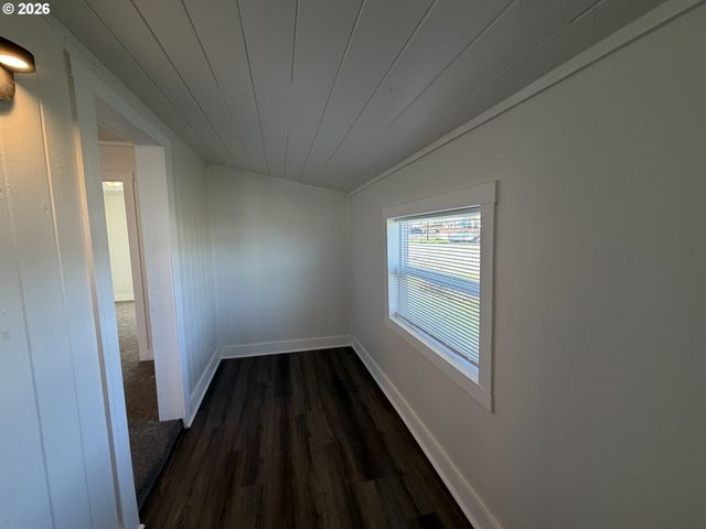 1386 AIRWAY Ave, Sutherlin, OR 97479