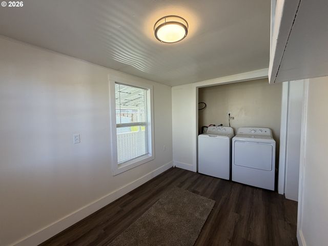 1386 AIRWAY Ave, Sutherlin, OR 97479