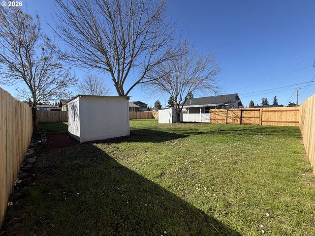 1386 AIRWAY Ave, Sutherlin, OR 97479