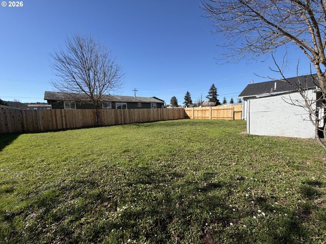 1386 AIRWAY Ave, Sutherlin, OR 97479