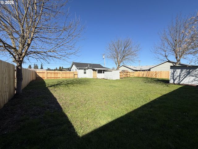 1386 AIRWAY Ave, Sutherlin, OR 97479
