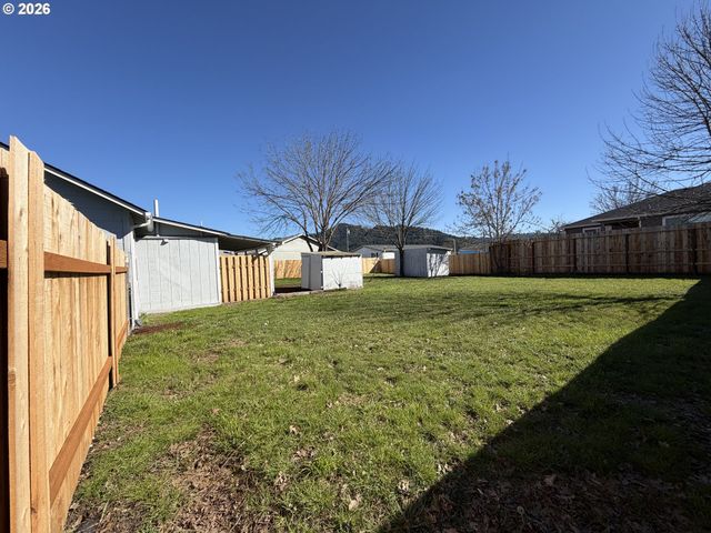 1386 AIRWAY Ave, Sutherlin, OR 97479