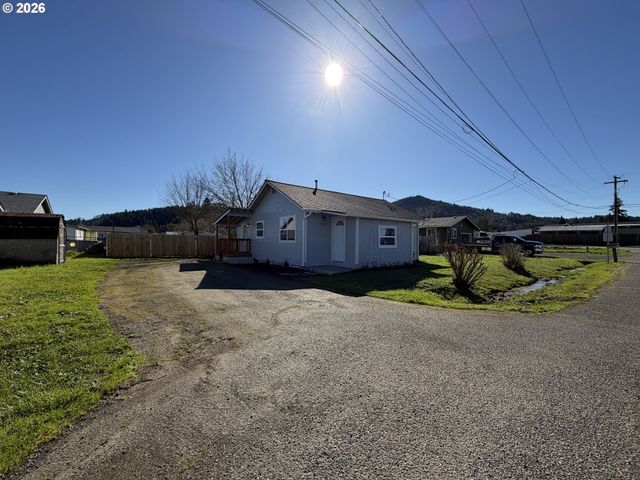 1386 AIRWAY Ave, Sutherlin, OR 97479