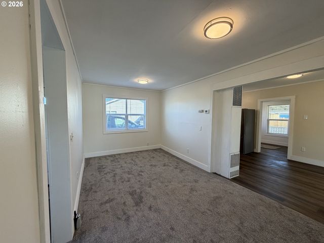 1386 AIRWAY Ave, Sutherlin, OR 97479