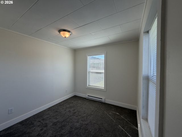 1386 AIRWAY Ave, Sutherlin, OR 97479