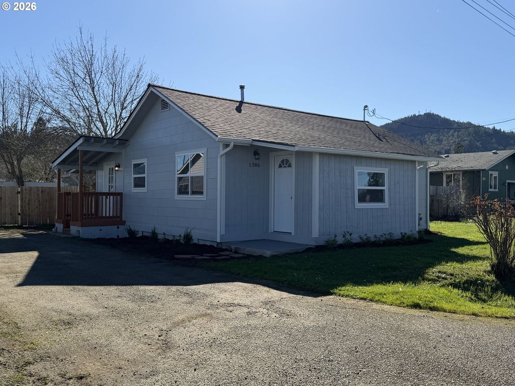 1386 AIRWAY Ave, Sutherlin, OR 97479