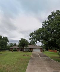 1765 E Circle Drive, Choctaw, OK 73020