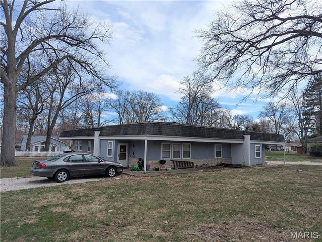 726 Eastern Avenue, Greenville, IL 62246