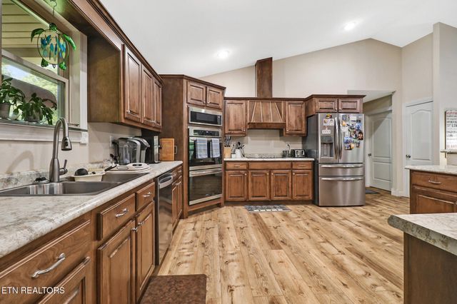 68 Buffalo Cove Lane, Jamestown, TN 38556