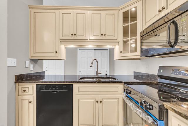 188 Midland Parkway 312, Summerville, SC 29485