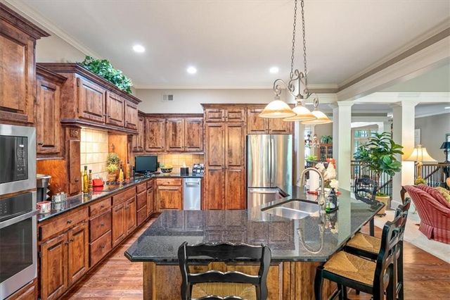 8604 N MARSH Avenue, Kansas City, MO 64157