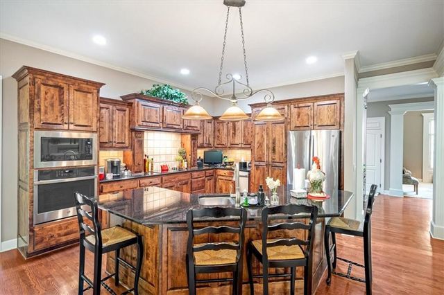 8604 N MARSH Avenue, Kansas City, MO 64157