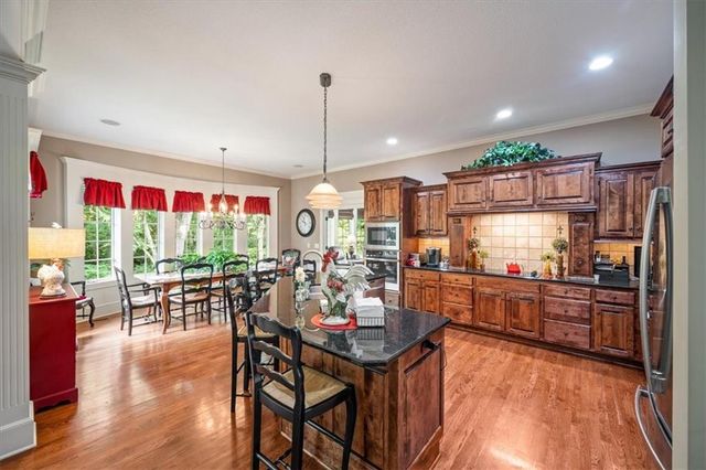 8604 N MARSH Avenue, Kansas City, MO 64157