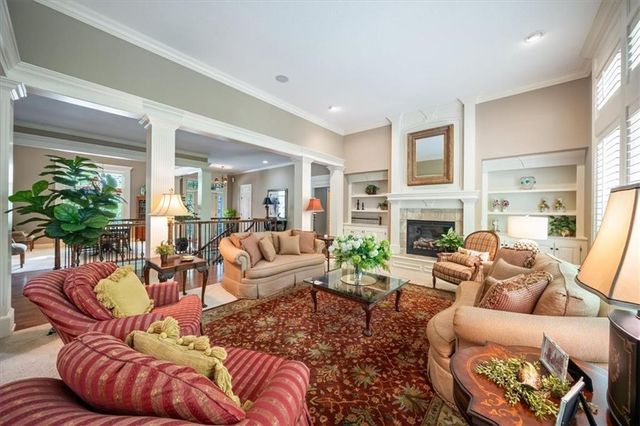 8604 N MARSH Avenue, Kansas City, MO 64157