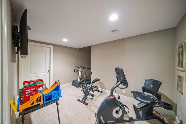 8604 N MARSH Avenue, Kansas City, MO 64157