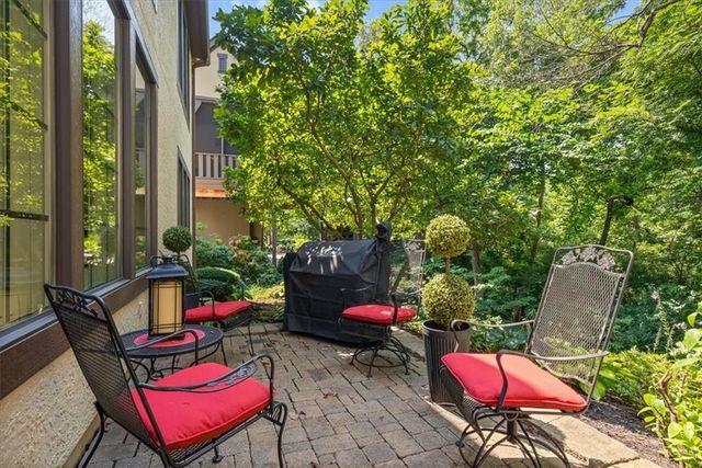 8604 N MARSH Avenue, Kansas City, MO 64157