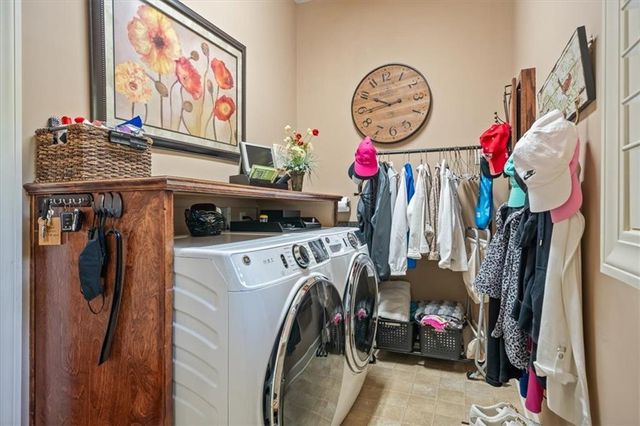 8604 N MARSH Avenue, Kansas City, MO 64157