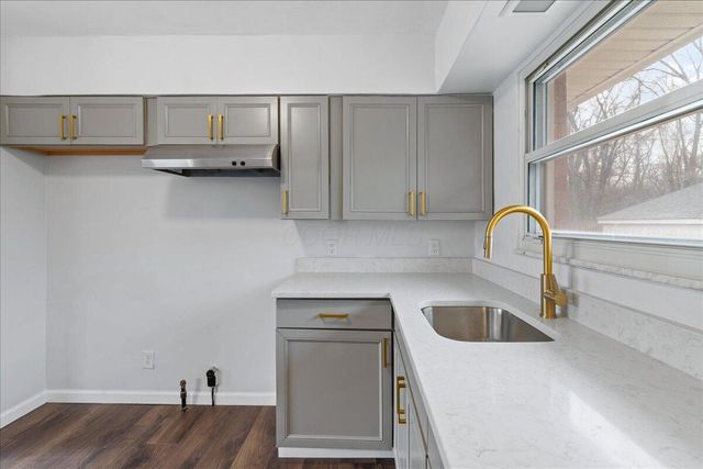 2299 Holt Avenue, Columbus, OH 43219