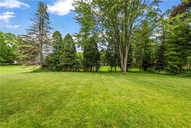 80 Maple Hill Farm Road, Penfield, NY 14526