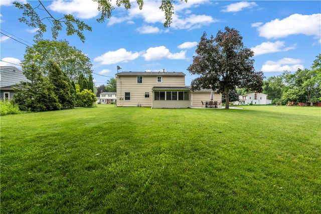80 Maple Hill Farm Road, Penfield, NY 14526