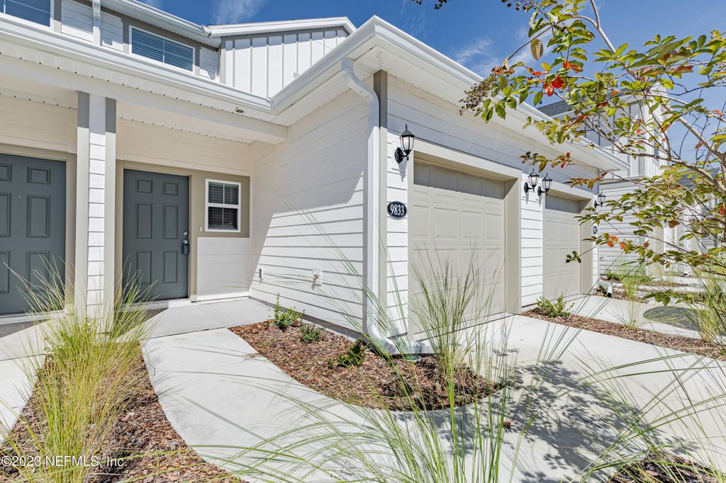 9833 FIDDLEBACK Lane, Jacksonville, FL 32222
