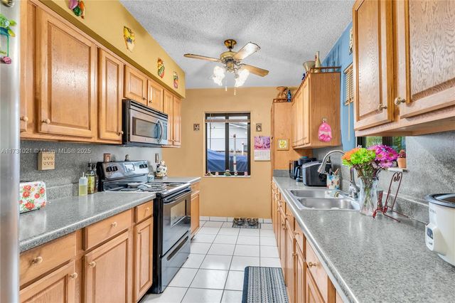 11925 SW 182nd Ter, Miami, FL 33177