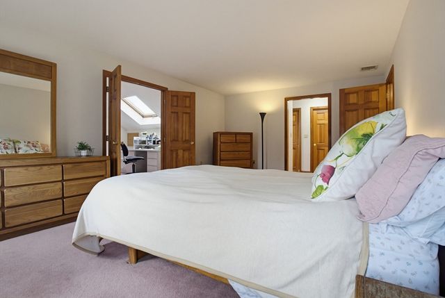 5 Wight Farm Rd, Natick, MA 01760