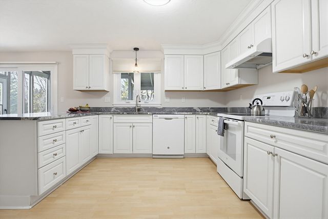 5 Wight Farm Rd, Natick, MA 01760