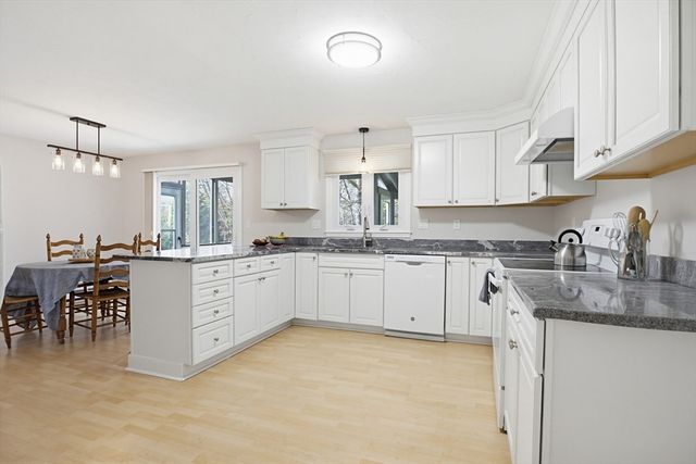 5 Wight Farm Rd, Natick, MA 01760