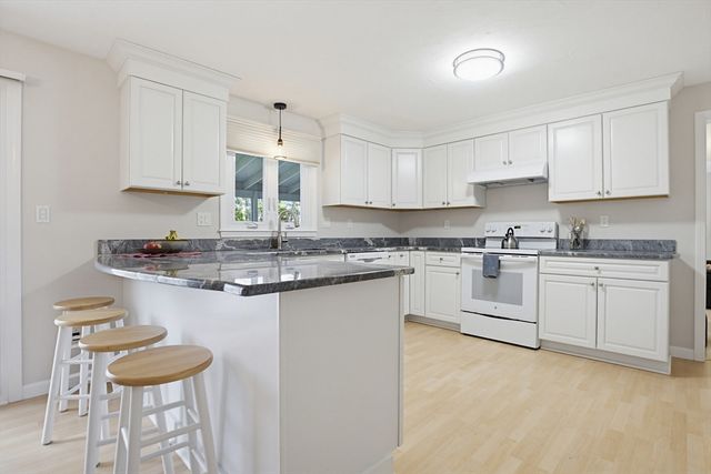 5 Wight Farm Rd, Natick, MA 01760