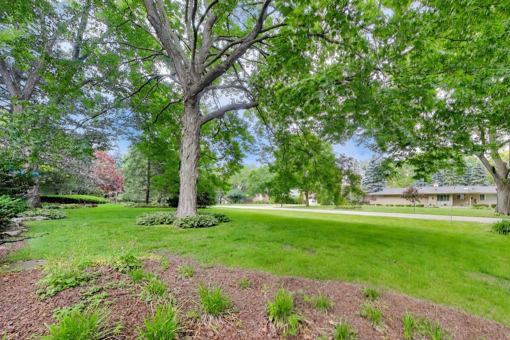 2288 S Westwood Lane, Palatine, IL 60067 — photo 2
