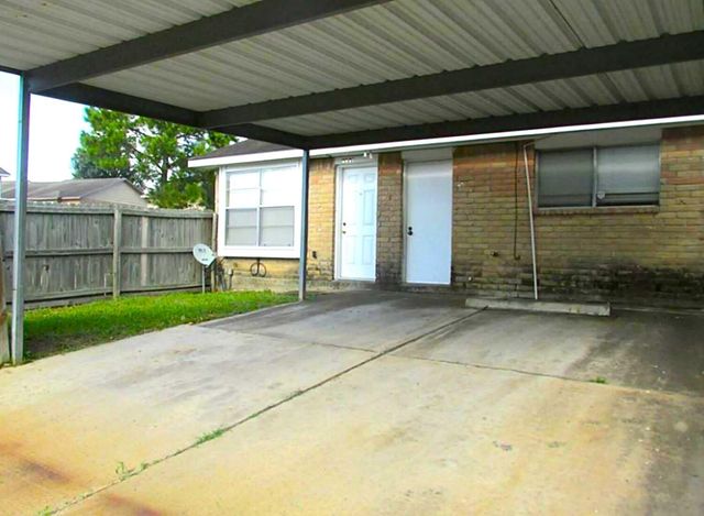 6851 Chasewood Drive, Houston, TX 77489