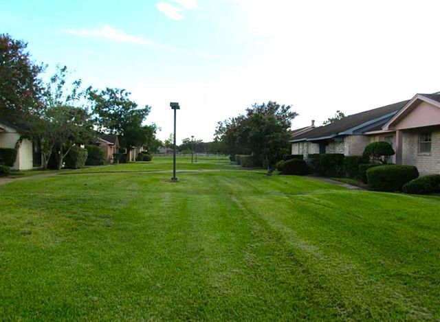 6851 Chasewood Drive, Houston, TX 77489