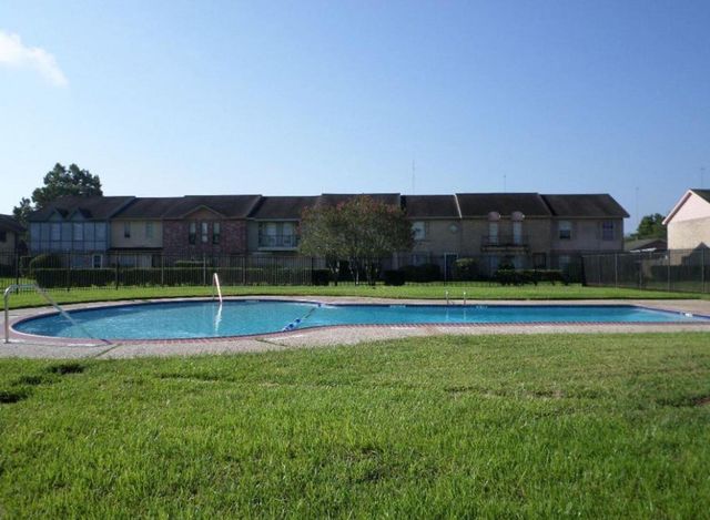 6851 Chasewood Drive, Houston, TX 77489