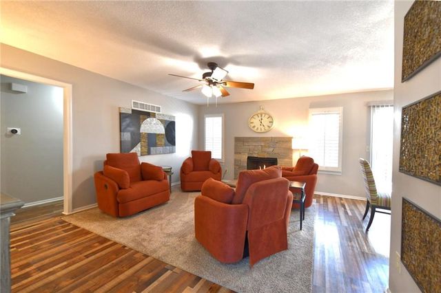 6616 Bradshaw Street, Shawnee, KS 66216