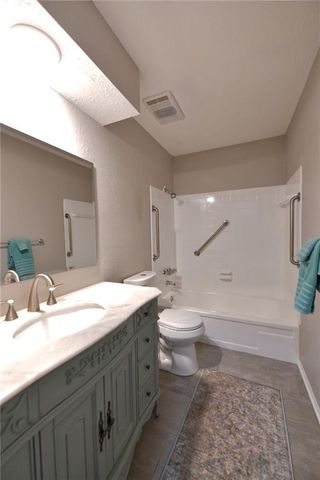 6616 Bradshaw Street, Shawnee, KS 66216