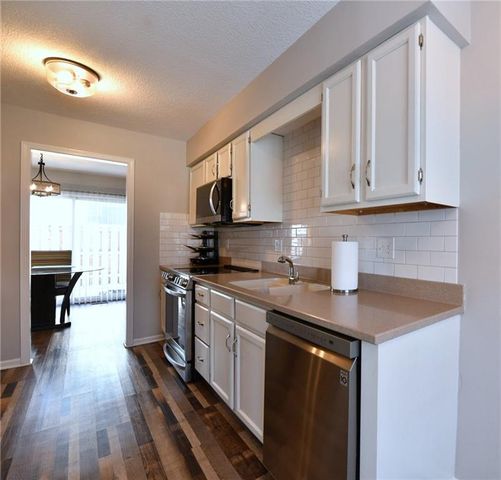 6616 Bradshaw Street, Shawnee, KS 66216